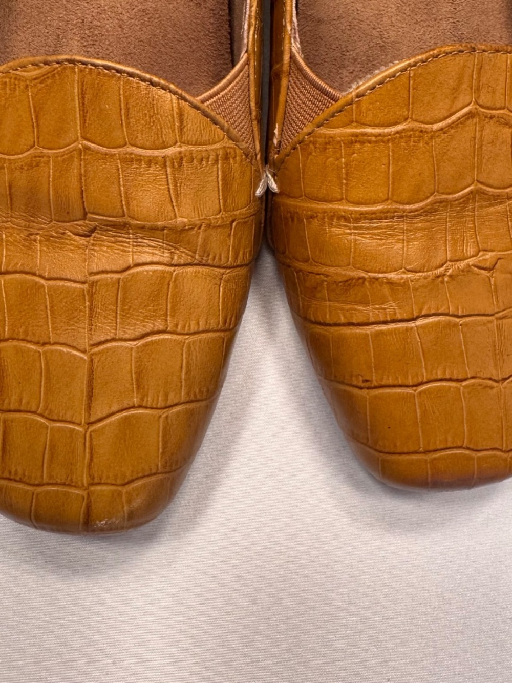 Vionic Dolores Tan Croc-Embossed Leather Loafers Size 9 - Picture 8 of 9